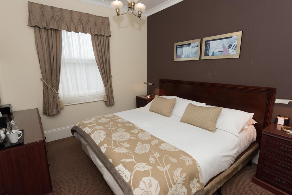 Devonshire Park Hotel Eastbourne Bagian luar foto